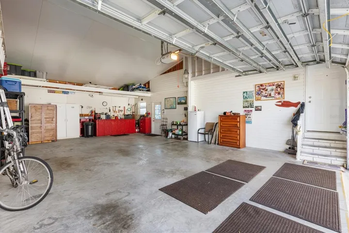 36 ft x 22 ft garage