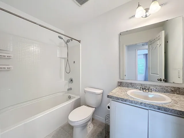 Secondary Bathroom (tub w/shower)