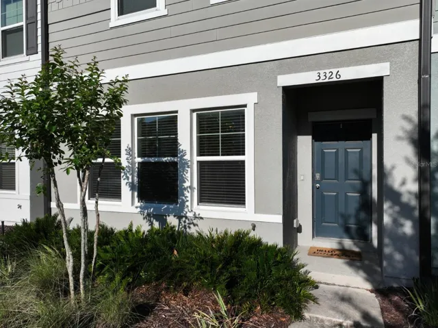 Well Maintained Lawn & Landscape