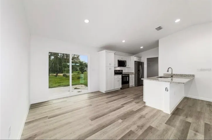 Dining area/kitchen