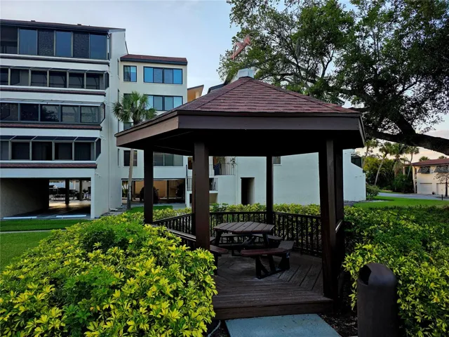 COCKTAILS AT THE GRASSHOPPER GAZEBO