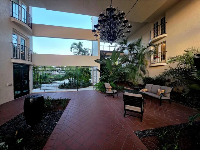 SHADY BAYSIDE ATRIUM