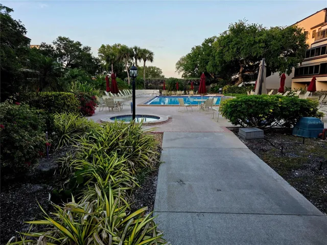 SHADY BAYSIDE POOL AND HOT TUB