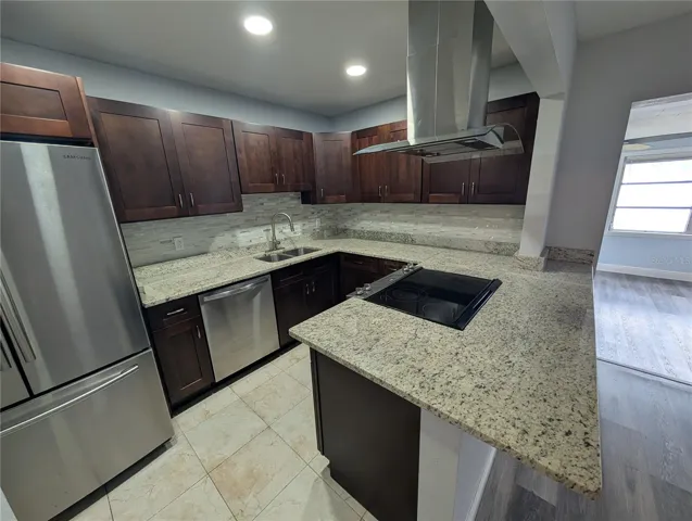 Solid Wood Cabinets w/Soft-Close