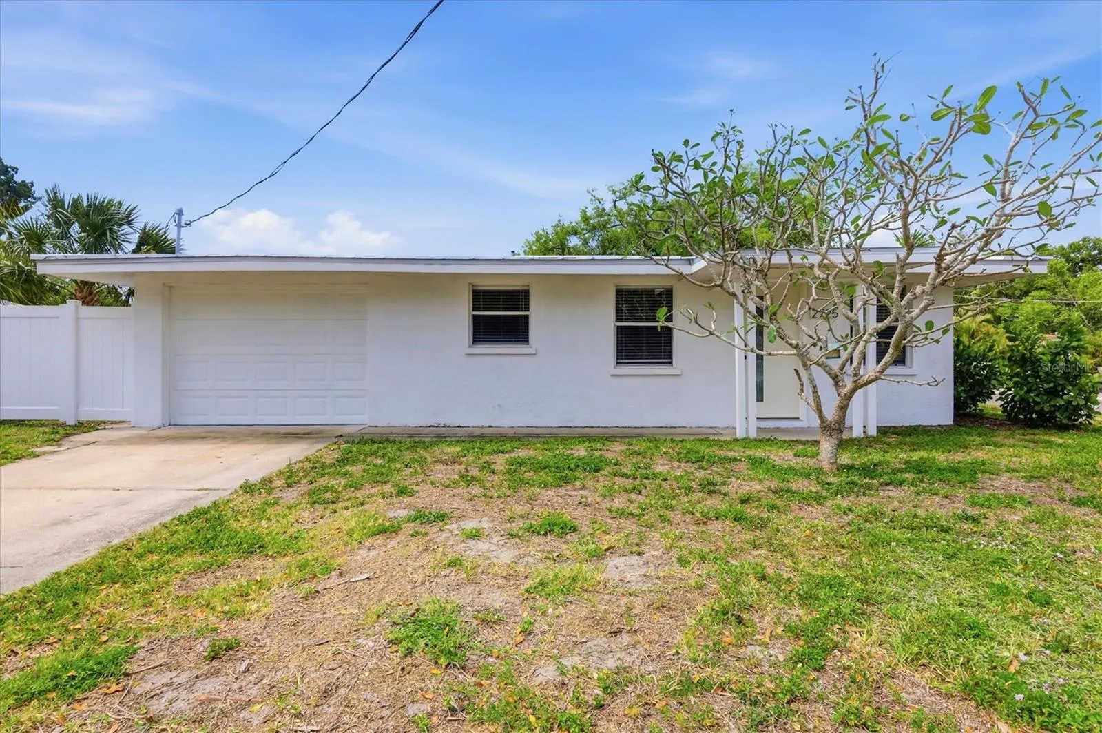 3/2 entrance currently rented, tenant vacating early May