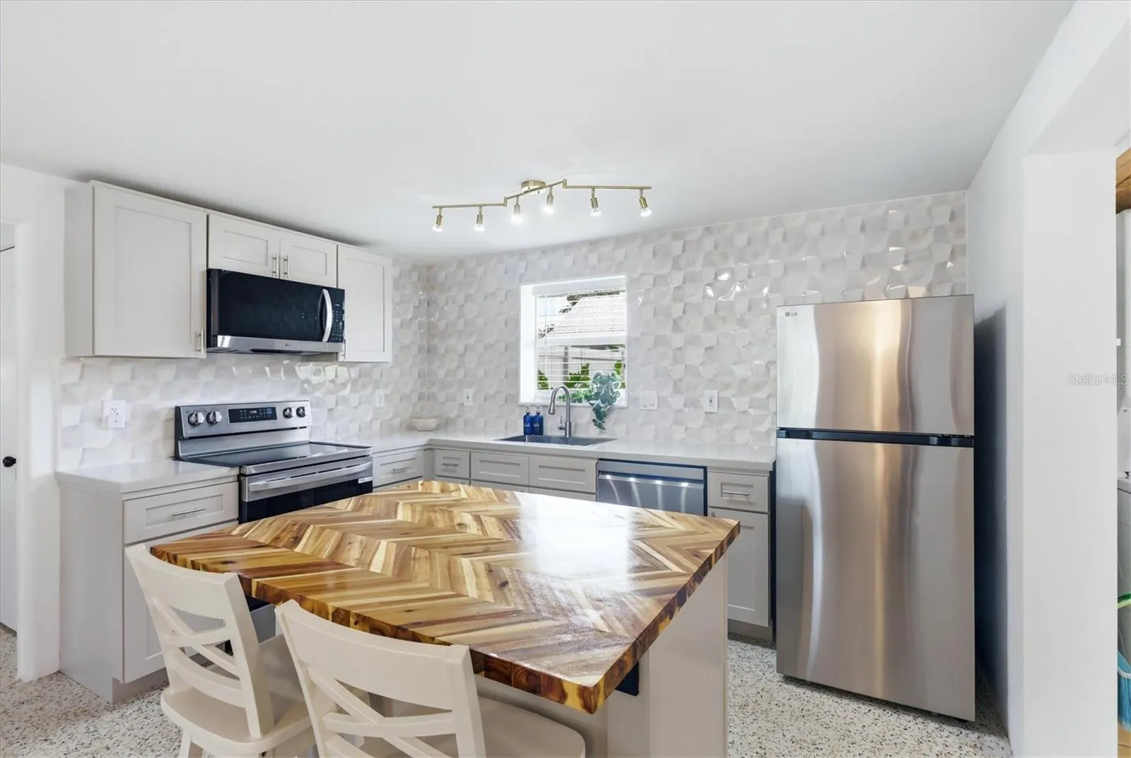 1/1 kitchen