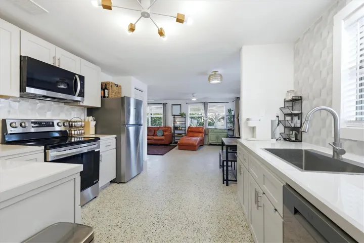 3/2 kitchen