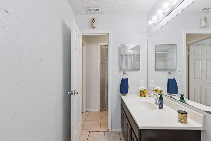 2nd bathroom