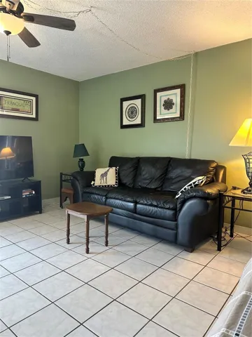 RIGHT VIEW OF DAY BED