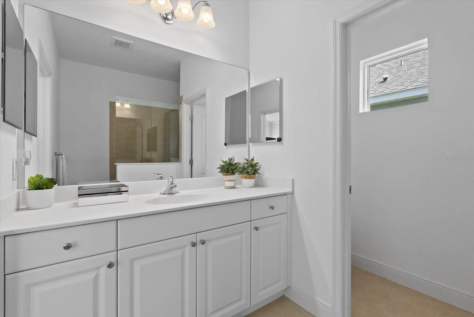 En suite bathroom