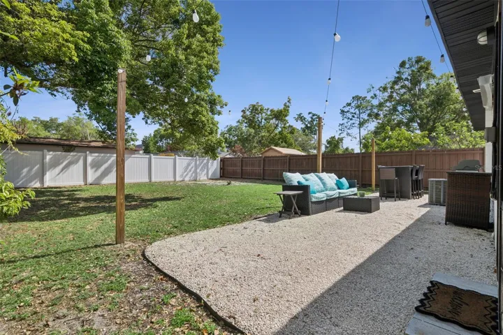 Porch / fanced yard