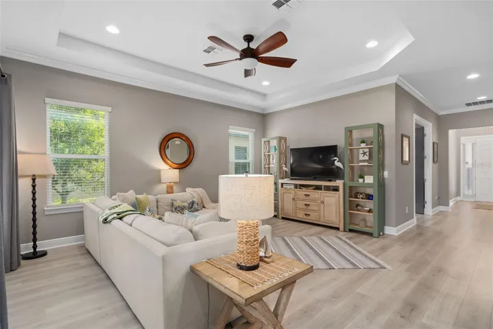 Great Room with 10' Ceilings and Tray Ceiling