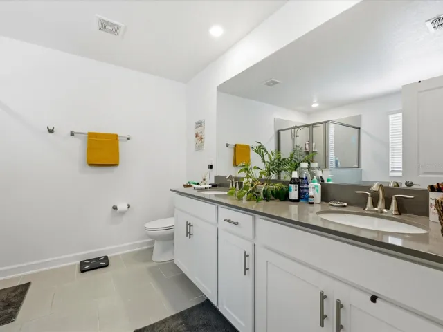 Main bathroom - double sink