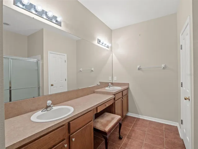Primary En-suite Bath
