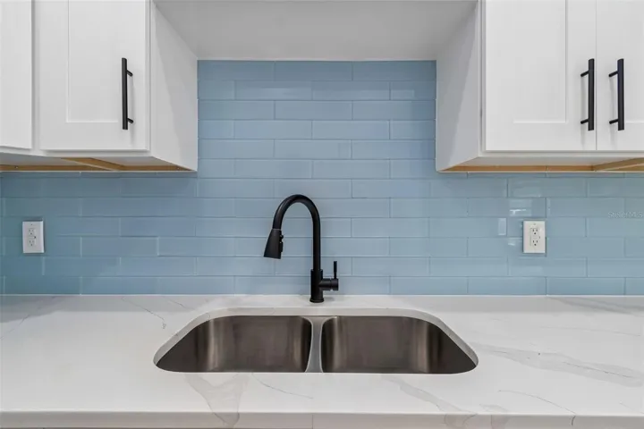 Kitchen with backsplash