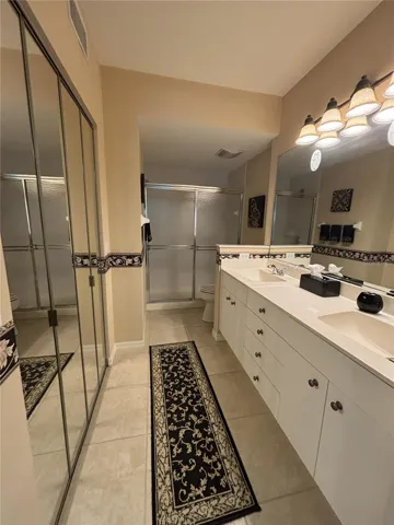 M Bath with walking closet