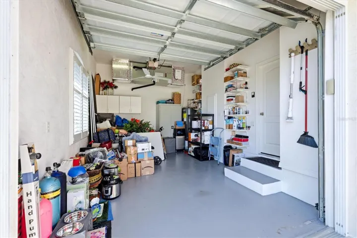 Single Garage-Endless opportunities here