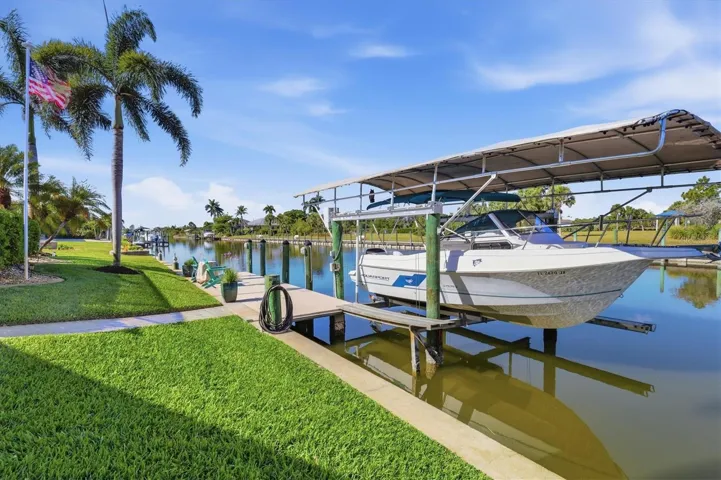 10000lb boat lift with 29' canopy