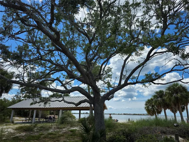 Green key beach within 7.5 miles