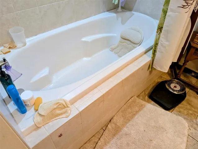 Second Bathroom LargeSoaking Tub