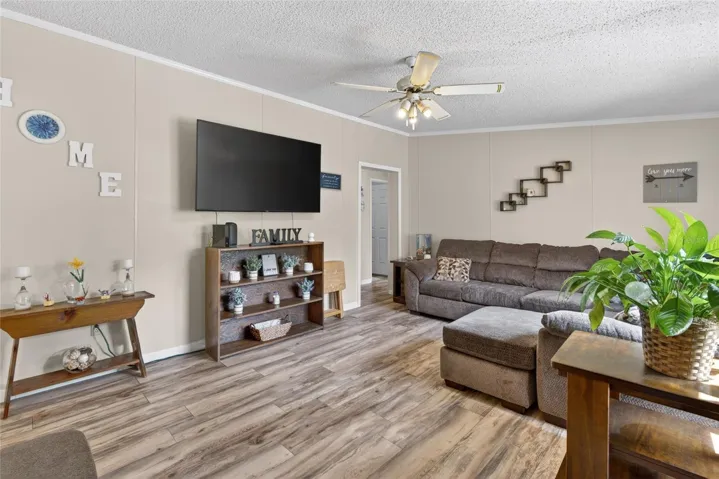 hallway leading to the bedrooms