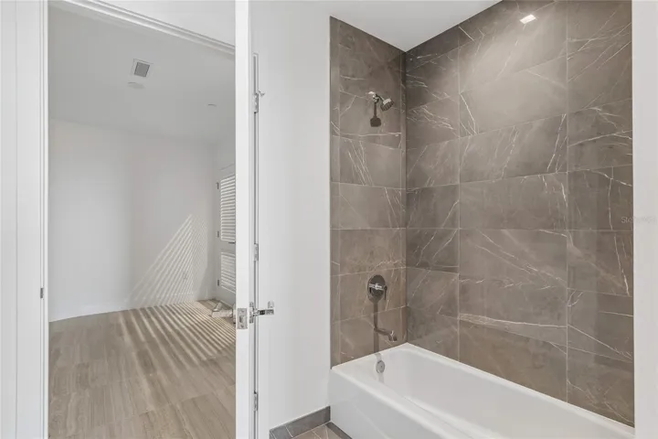 Secondary en-suite bathroom