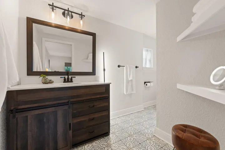 Primary en suite bath