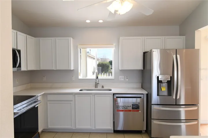 Updated Kitchen with Brand New High-End LG Stainless Steel Appliances