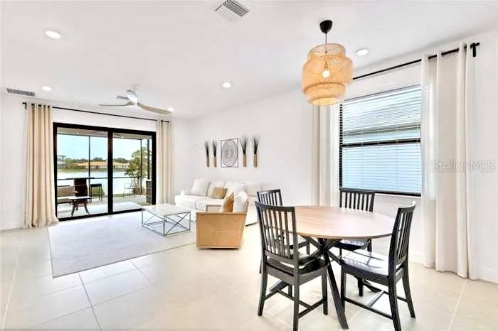 Living Room/Dining Area
