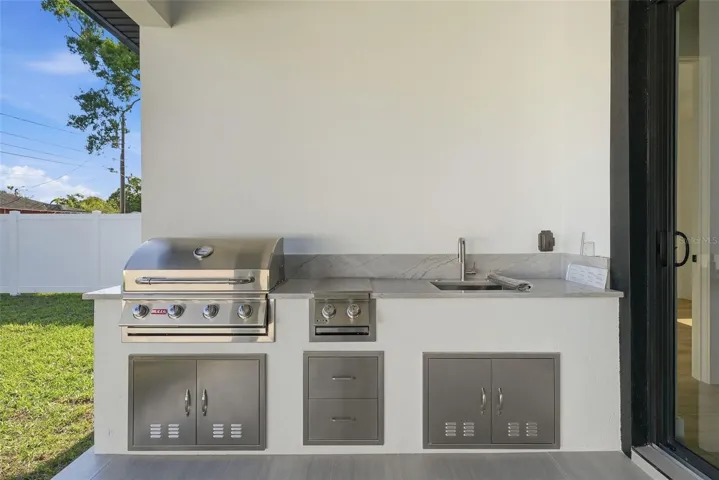 Outdoor Kitchen