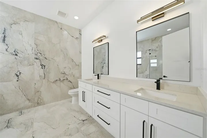 Primary Suite Bathroom