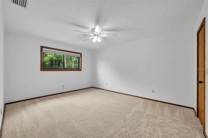 Upstairs Large Bedroom#2
