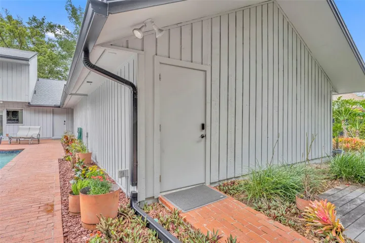 Outside entry to Bonus Room