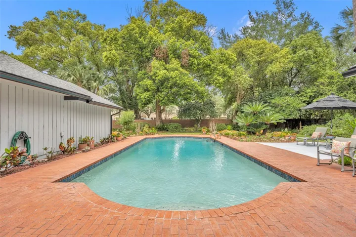 10' Depth at deepest end of pool.
