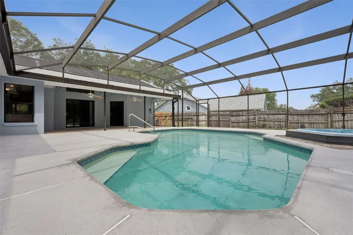 Enjoy this pool yearround!