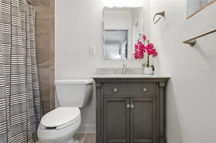 Ensuite Full Bath