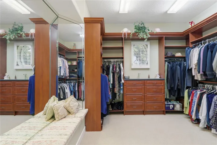 walk-in closet