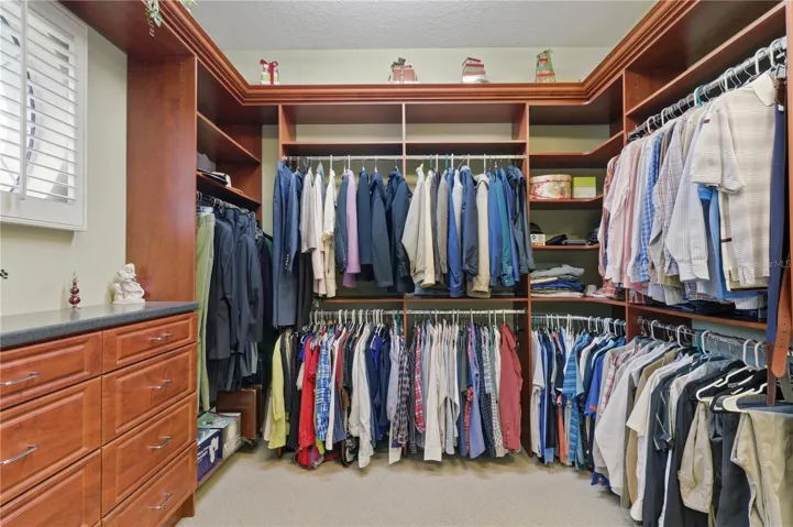 walk-in closet
