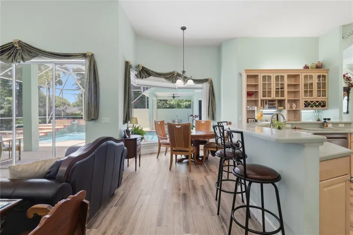 kitchen/family room combo