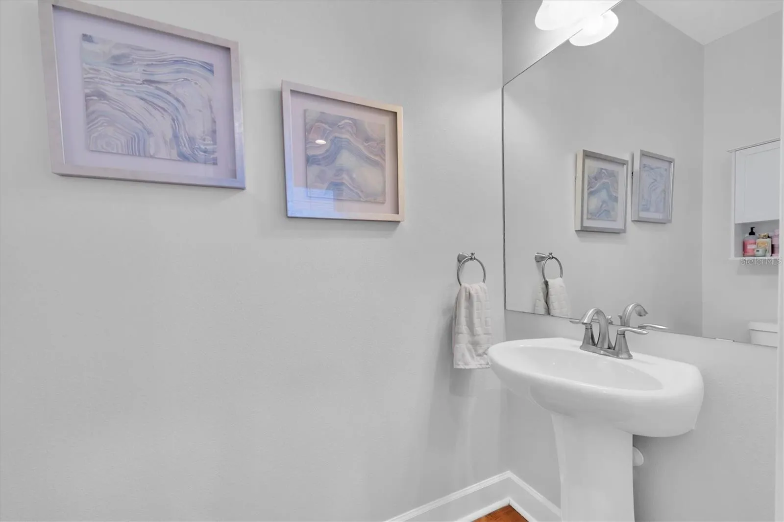 Powder Room 1st Floor