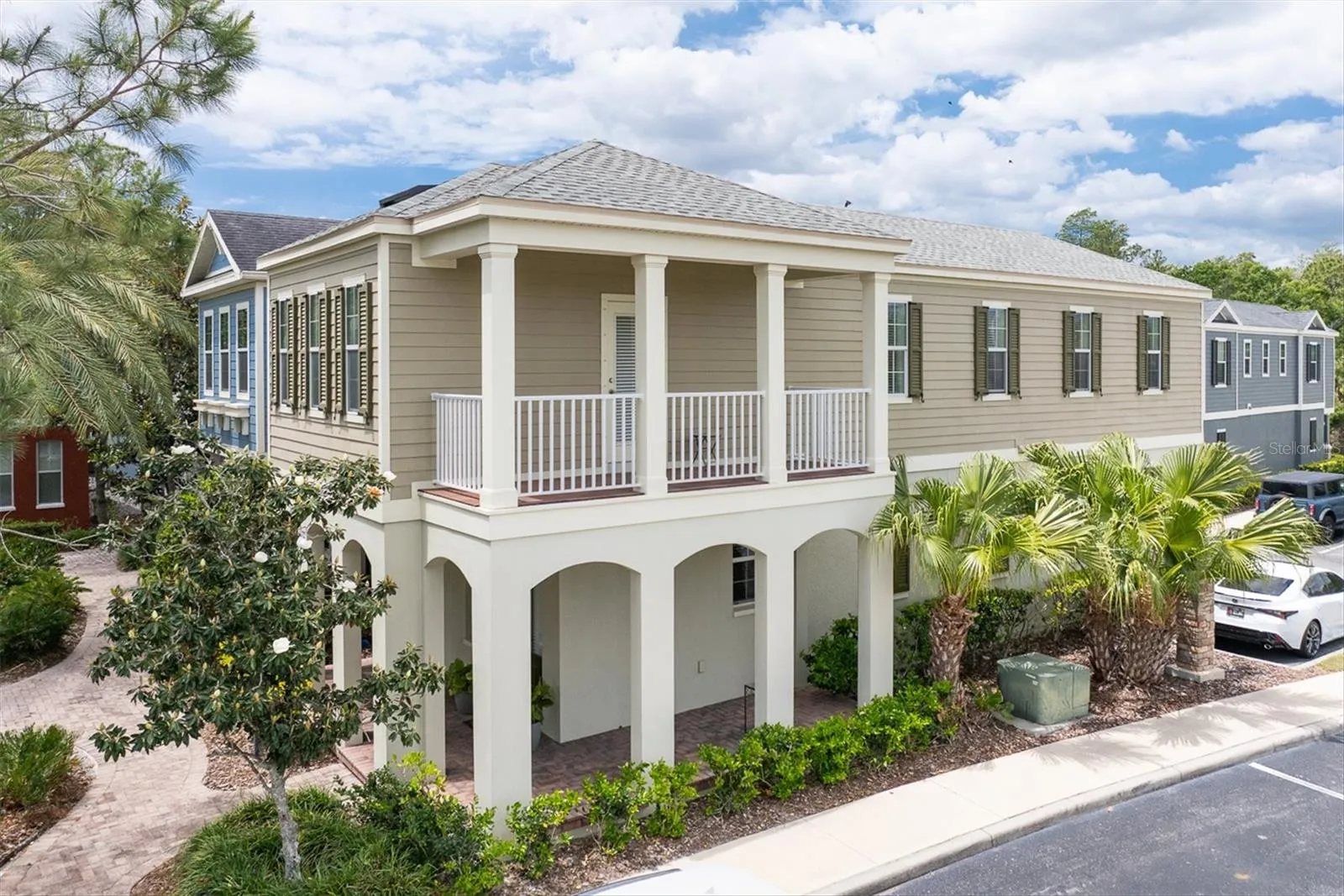Exterior corner unit with 2nd floor balcony