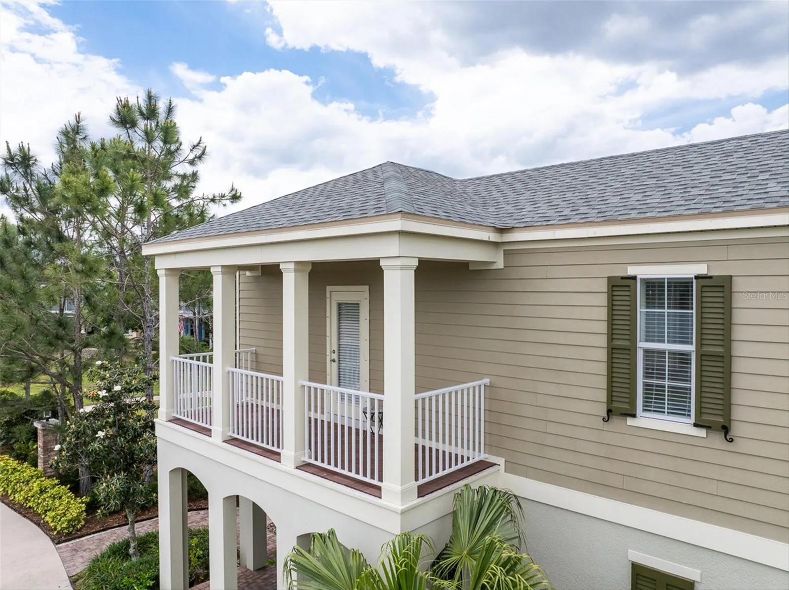 2nd floor balcony