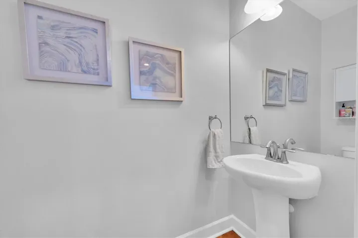 Powder Room 1st Floor