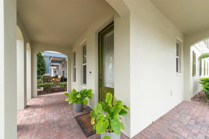 Corner porch