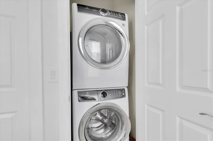 Stackable washer/dryer