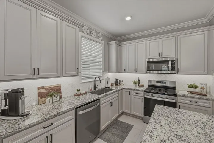 Ceramic Tile Backsplash & Upgraded Hardware