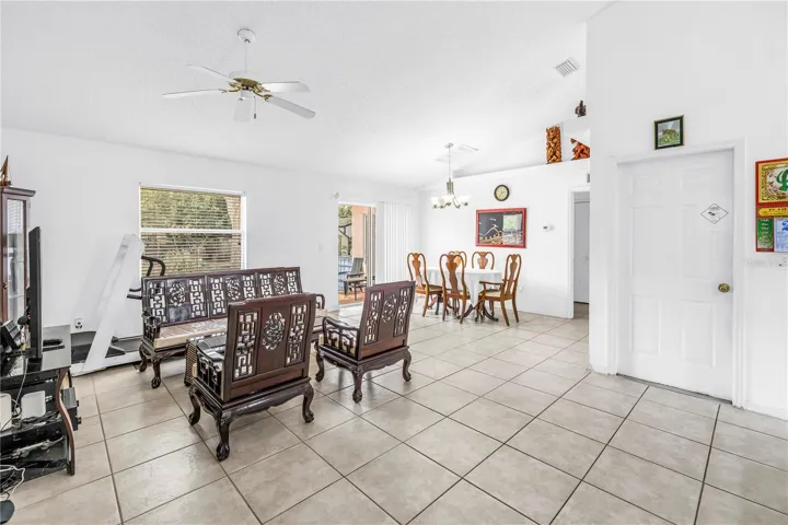 Living room/Dining room