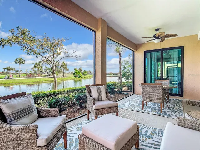 Lanai -over water - looking at the 4th T