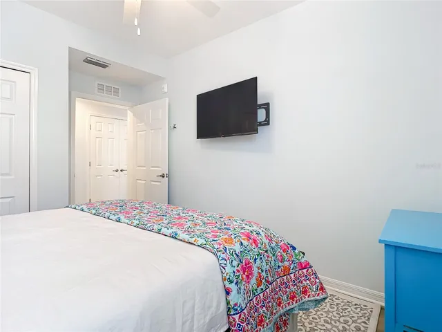 2nd bedroom