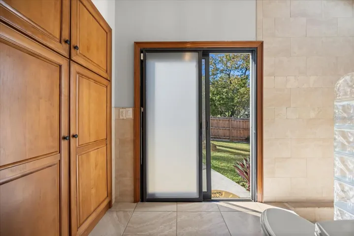 Master Bathroom sliding door access to the pool